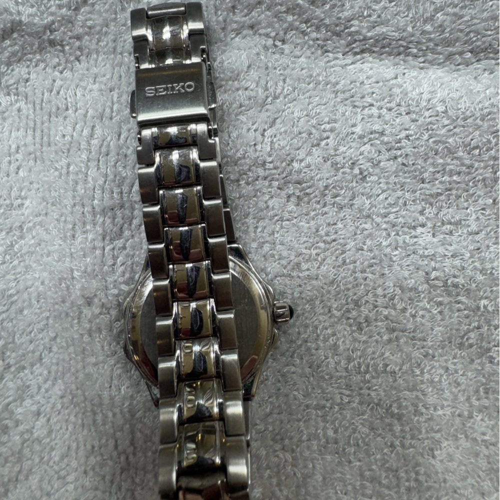 Seiko Silver Watch with Soft Pink Dial - Picture 4 of 4